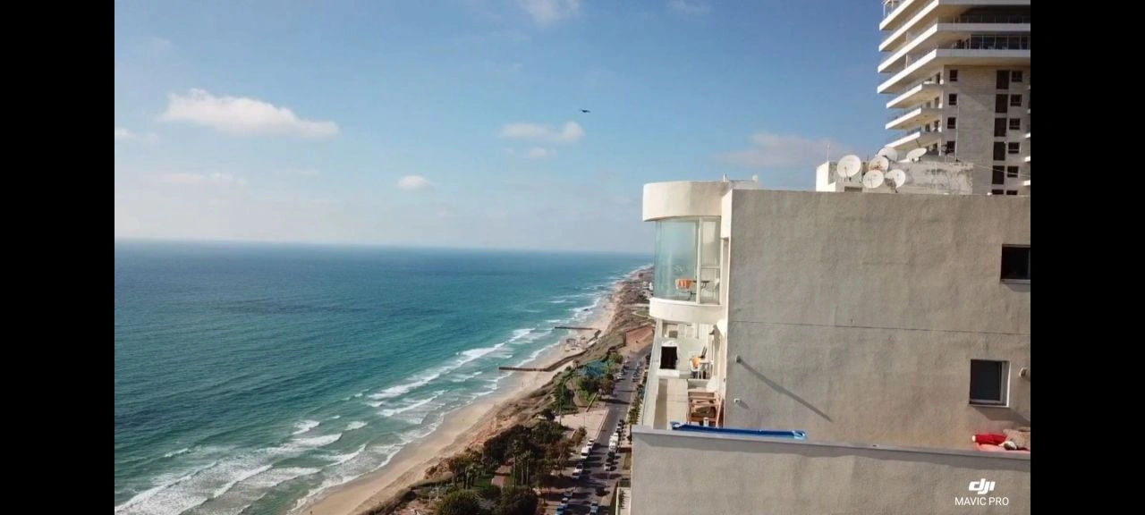 以色列内坦亚近海 8+1 顶层公寓