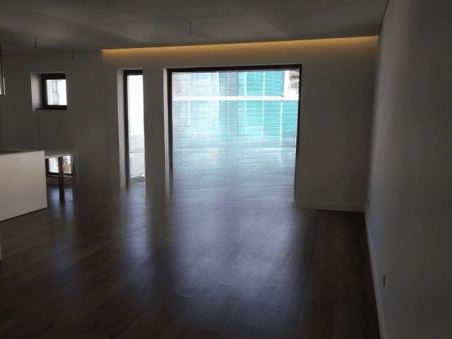 شقة فسيحة 4+1 مع شرفة في مدينة بورتو بالبرتغال