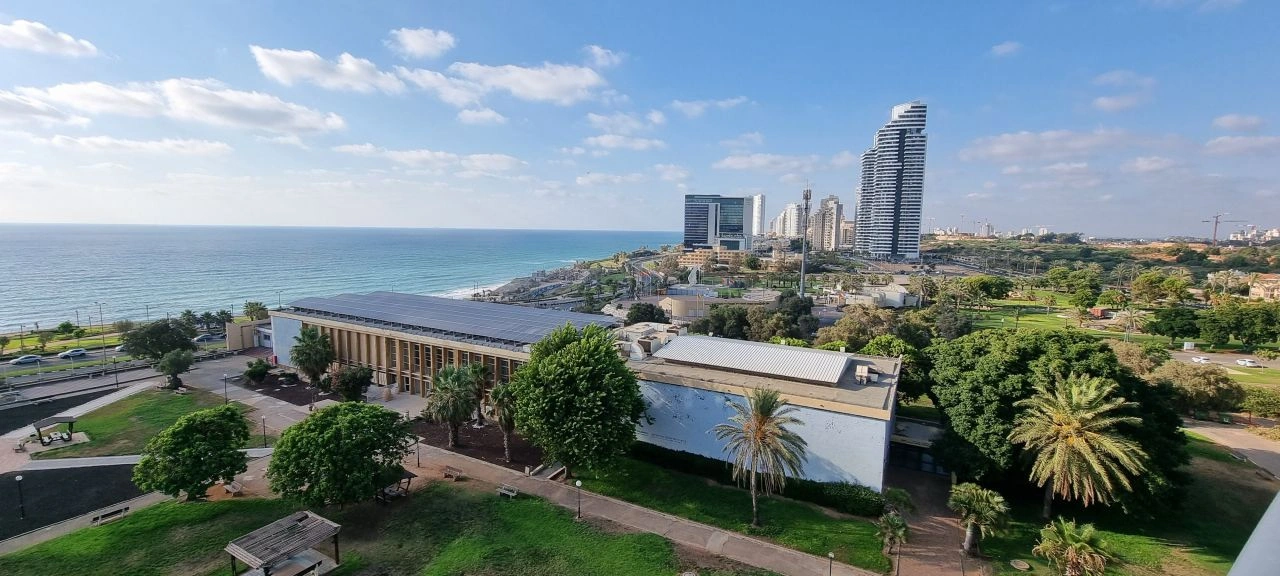 View apartment 4+1 with appliances on the first line of the sea in Netanya, Israel