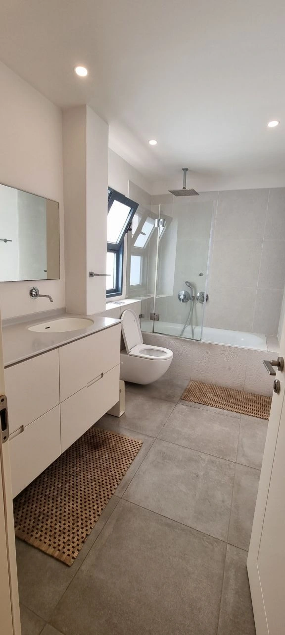 View apartment 4+1 with appliances on the first line of the sea in Netanya, Israel