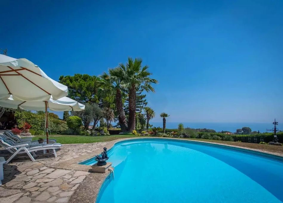 Villefranche-sur-Mer, फ्रांस में समुद्र के नज़ारों वाला प्रोवेंसल शैली विला