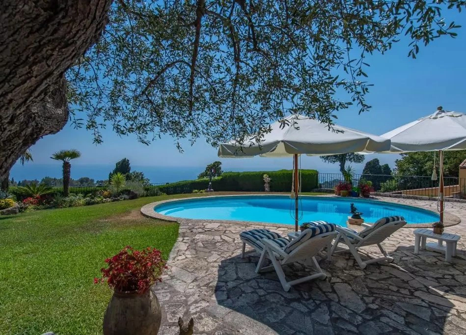 Villefranche-sur-Mer, फ्रांस में समुद्र के नज़ारों वाला प्रोवेंसल शैली विला