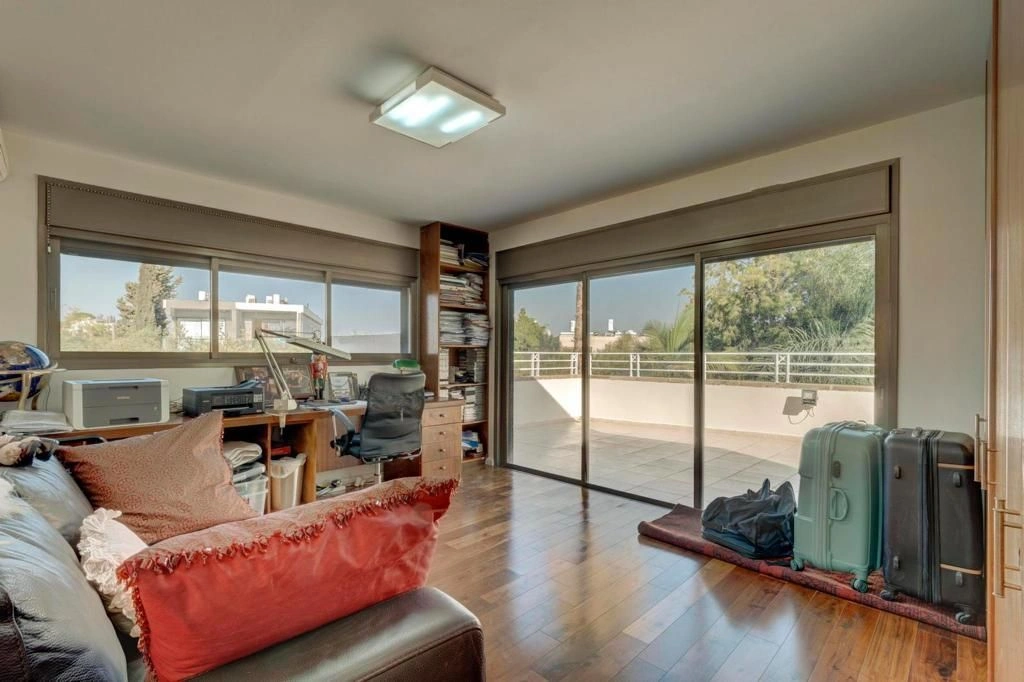 Villa mit Geräten in einer ruhigen Straße in Ramat Gan, Israel