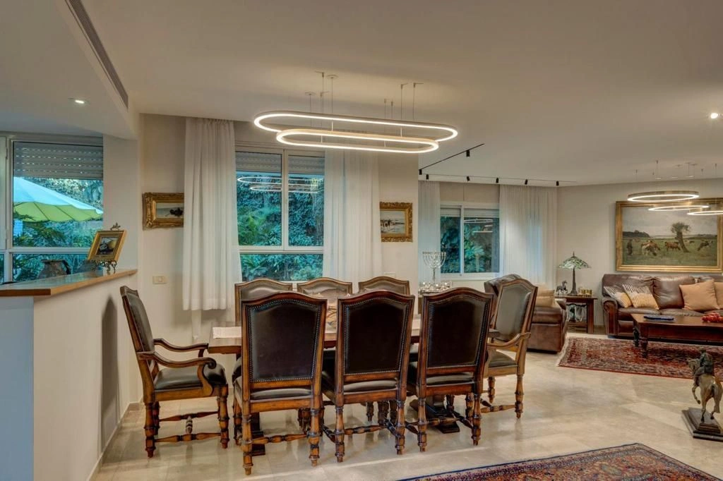 Villa mit Geräten in einer ruhigen Straße in Ramat Gan, Israel