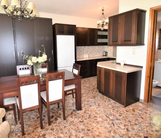 اشترِ فيلا في لوتراتكي، 240 م2، 3 غرف نوم