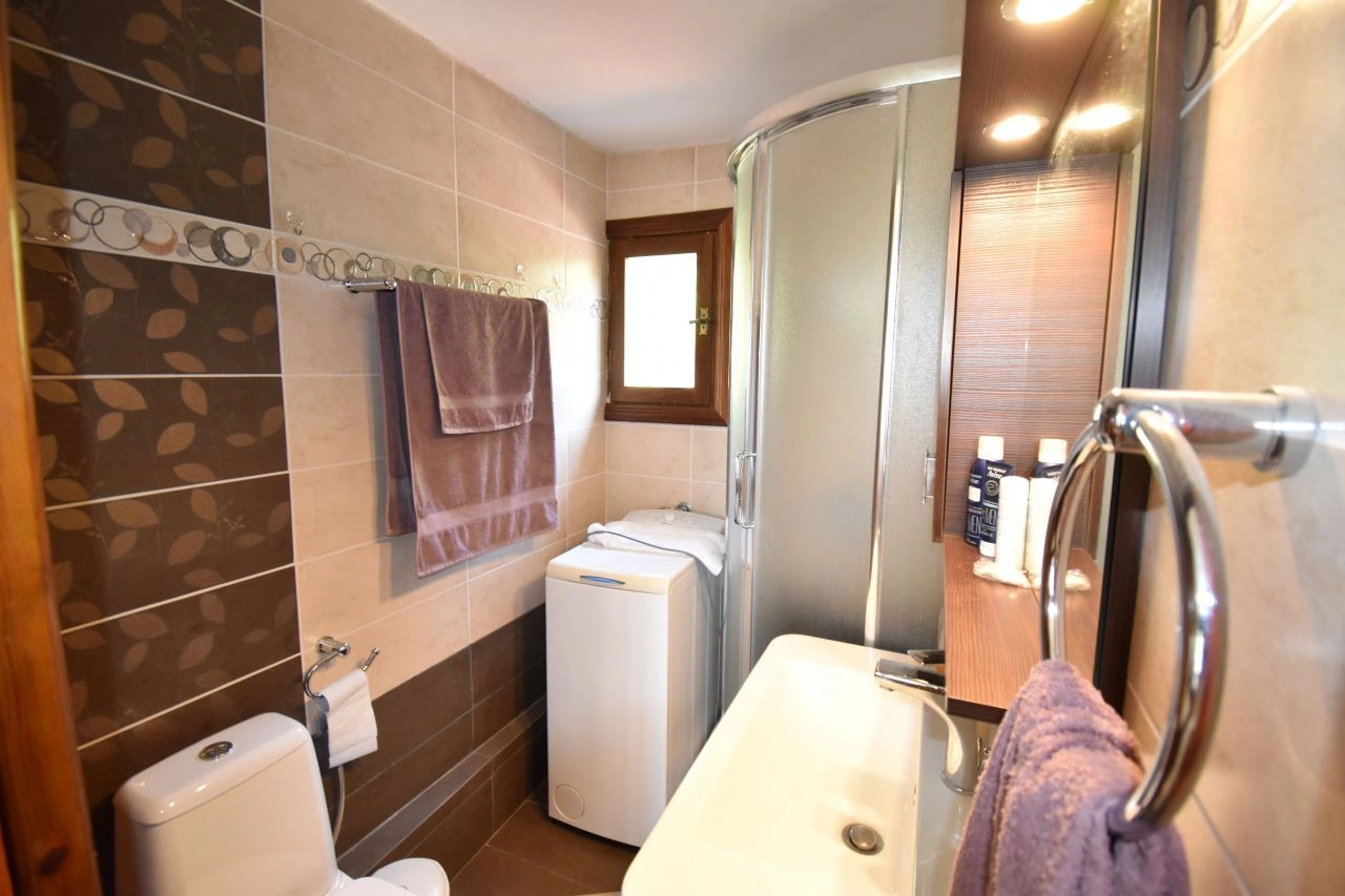 اشترِ فيلا في لوتراتكي، 240 م2، 3 غرف نوم