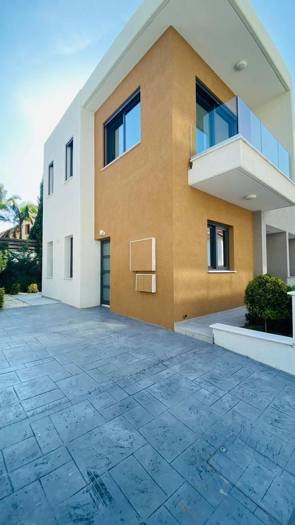 Magnificent townhouse 121 m2 near the sea