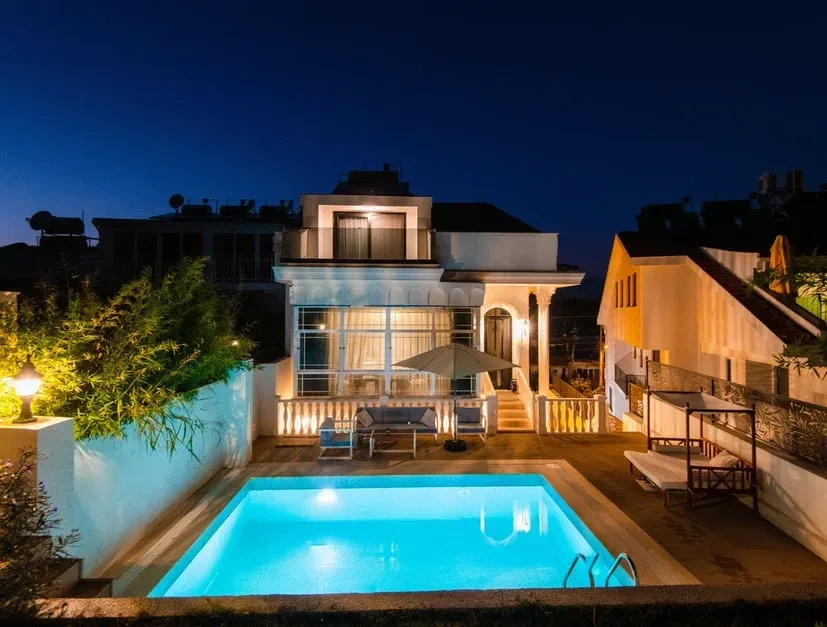 Villa de luxe 4+1 en plein centre de Fethiye