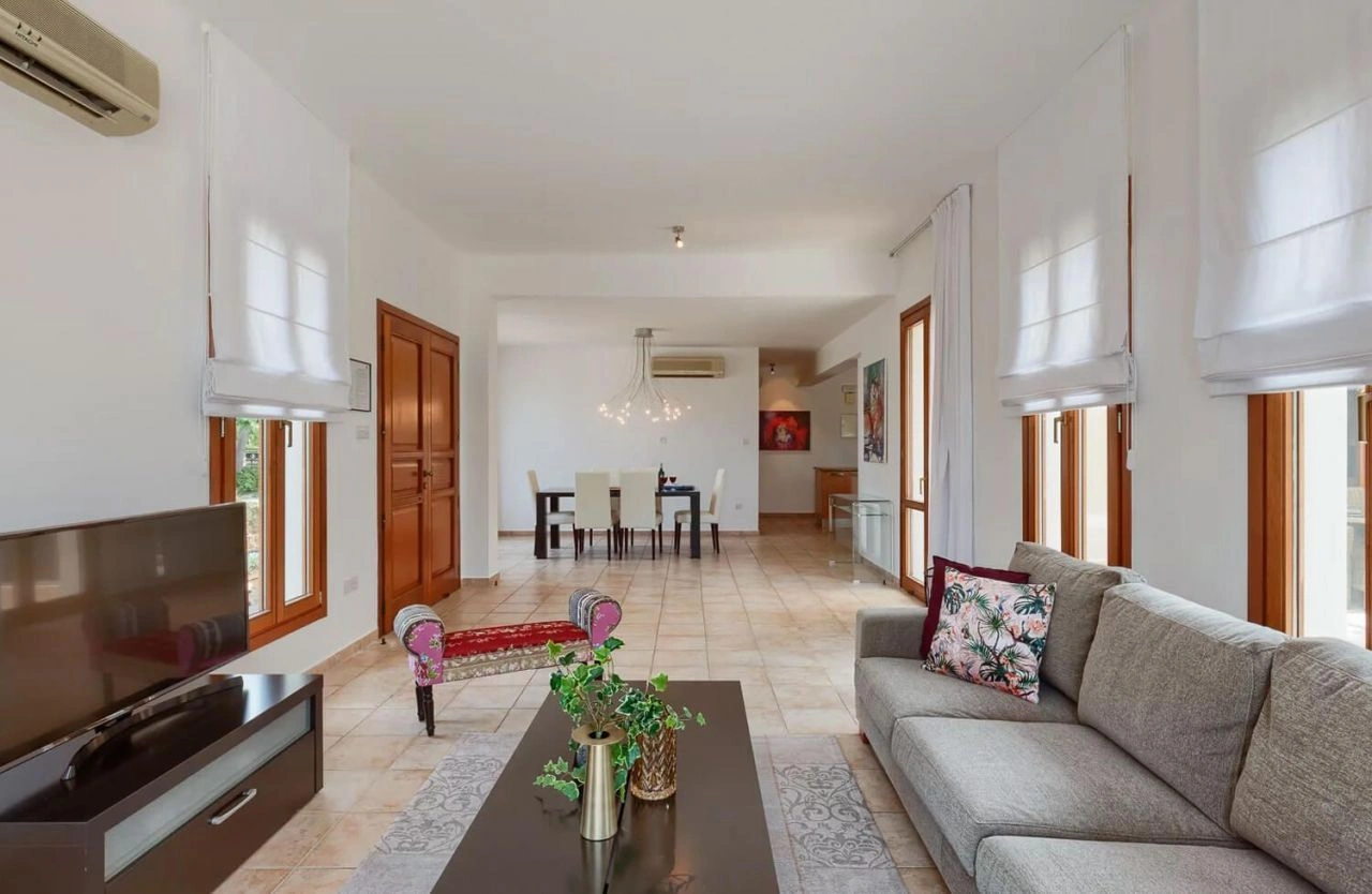 Charming bungalow 151 m2 in Paphos area