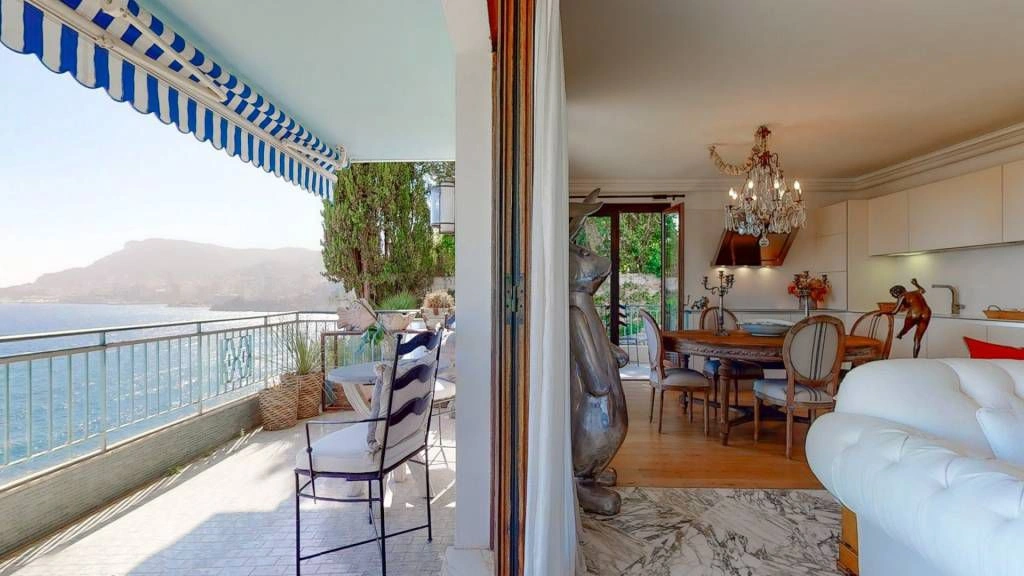 Apartment in a prestigious residence on the first line of the sea in Roquebrune-Cap-Martin, France