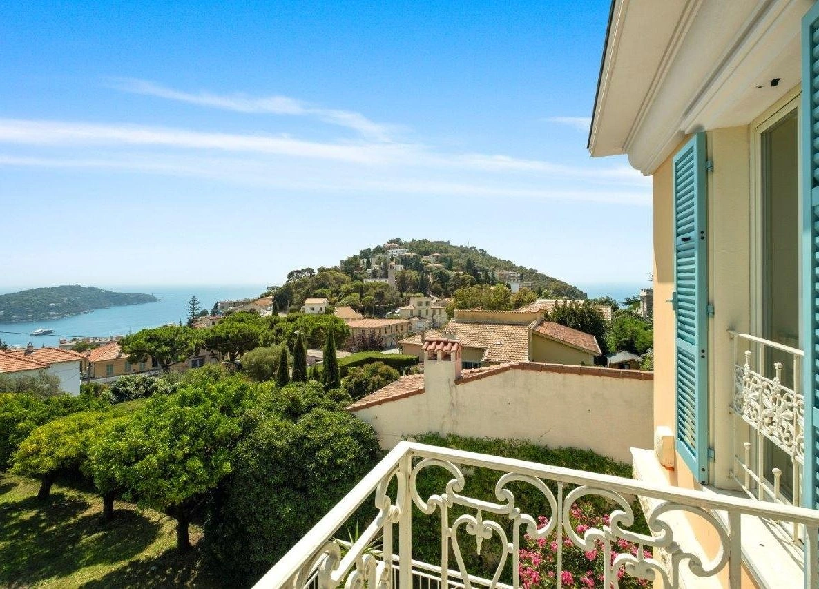 France के प्रतिष्ठित Villefranche-sur-Mer इलाके में खाड़ी का नज़ारा देने वाला लक्ज़री विला