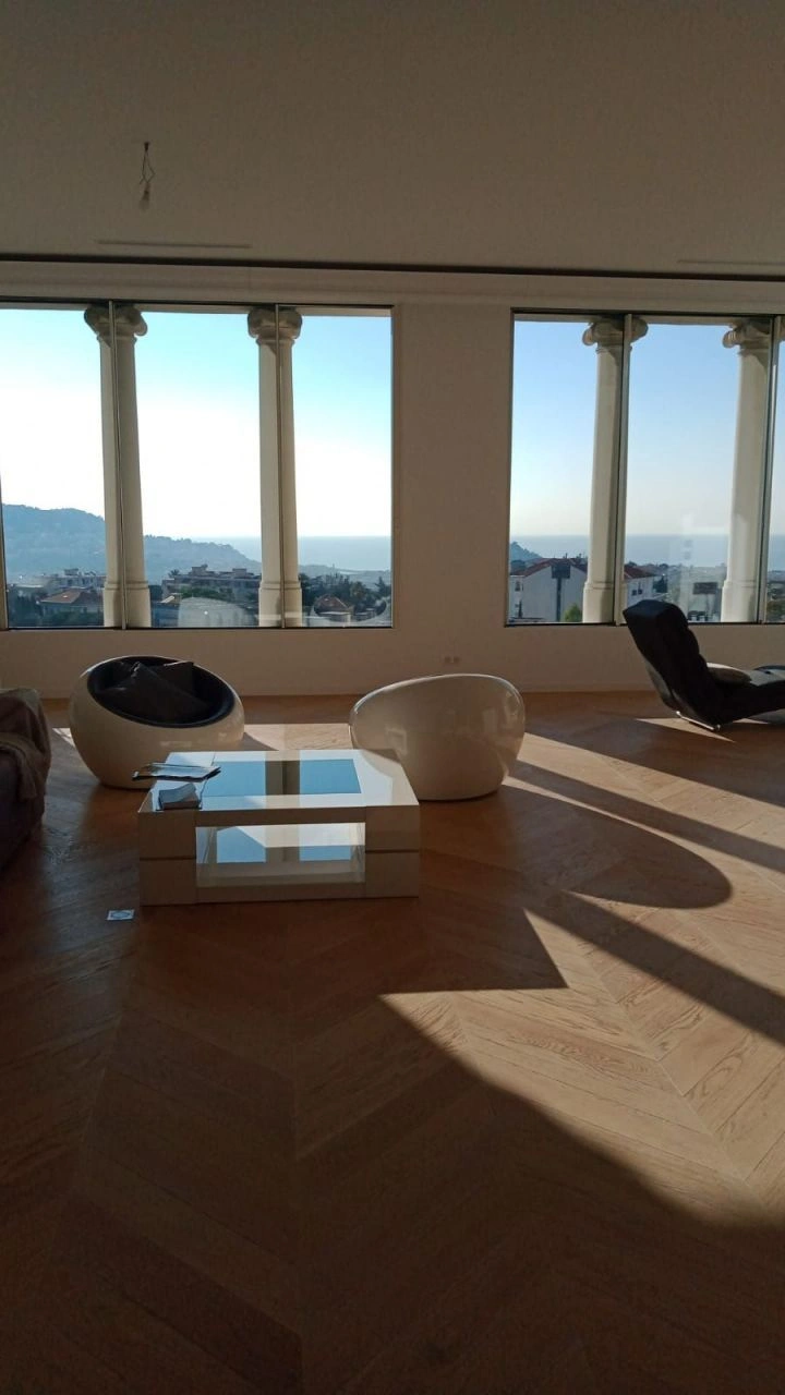 Apartment in historic palace in Simieux area, France