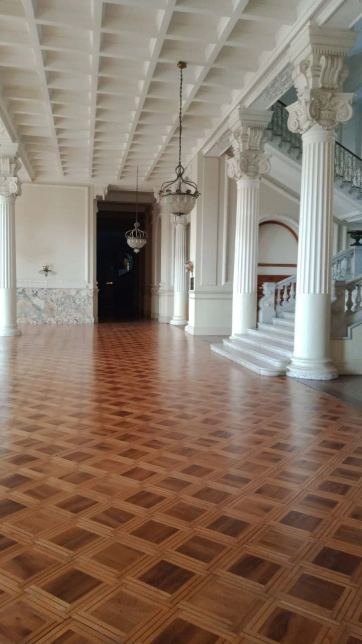 Apartment in historic palace in Simieux area, France