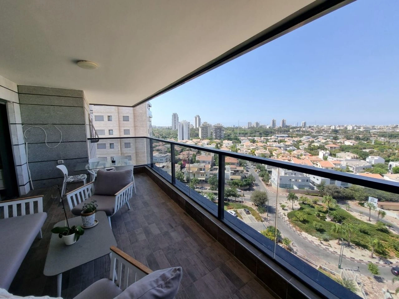 以色列里雄莱锡安两阳台公寓