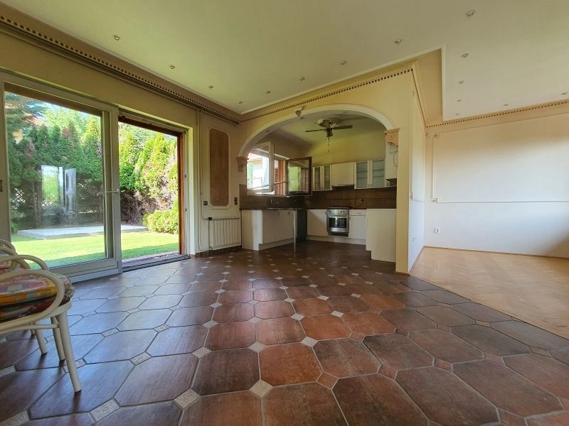 House 7+1 with commercial premises