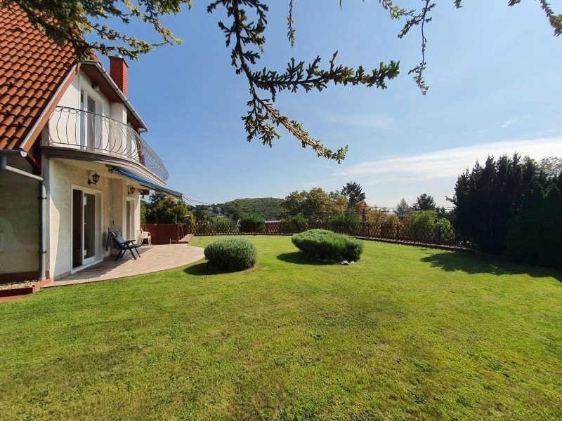 House 7+1 with commercial premises