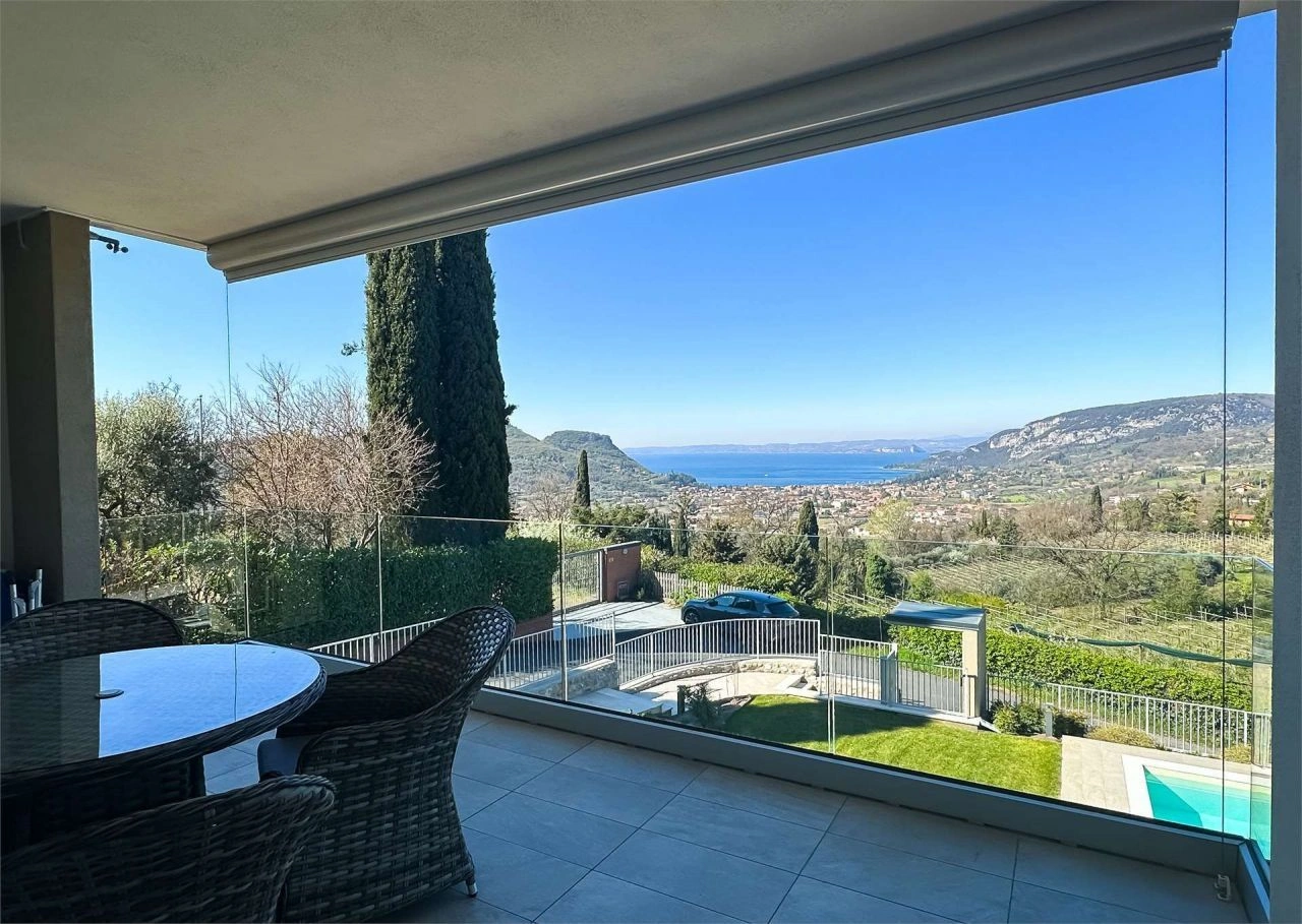 Apartment 110 m2 with lake view