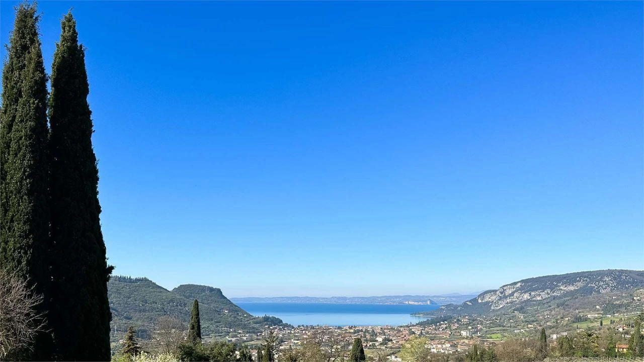 Apartment 110 m2 with lake view