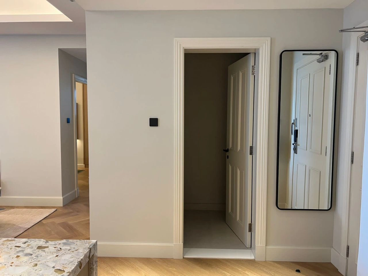 शहर के नज़ारों वाला 107 m2 अपार्टमेंट