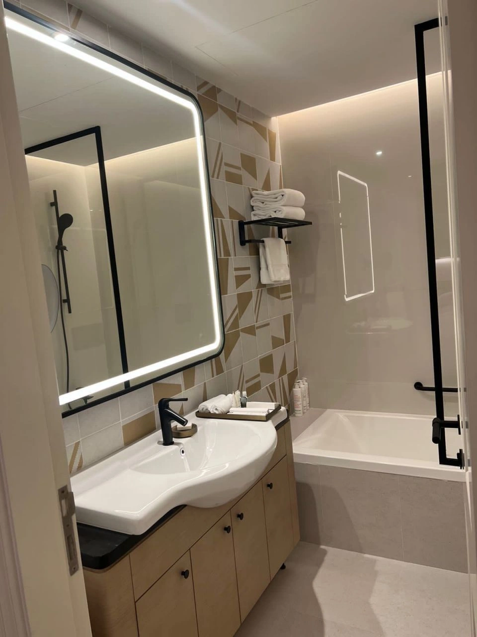 शहर के नज़ारों वाला 107 m2 अपार्टमेंट