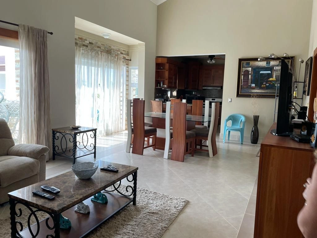 ドミニカ共和国ソスア中心部、ビーチ近くの家具・家電付きアパート