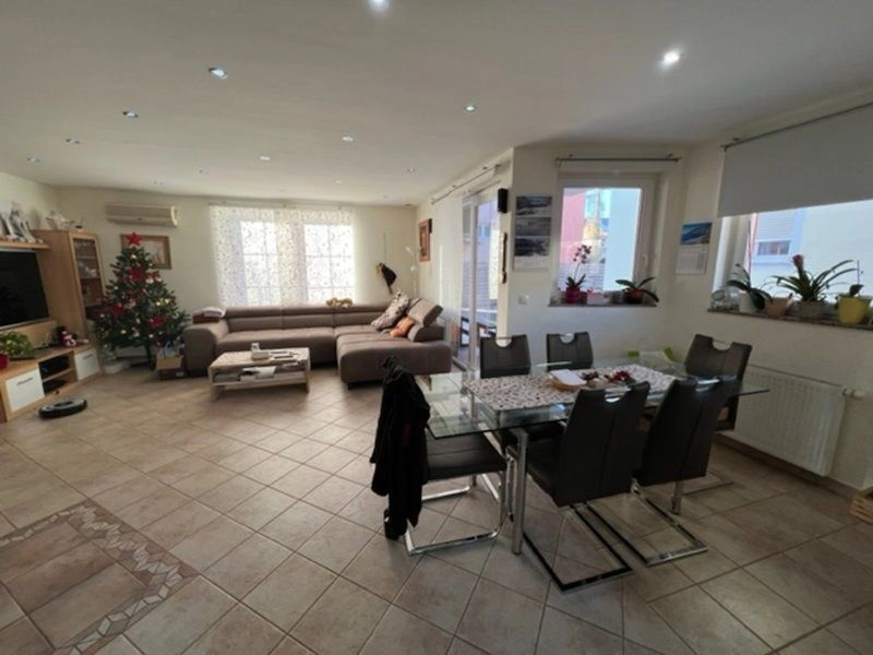 Casa moderna pequena 3+1 em Ljubljana