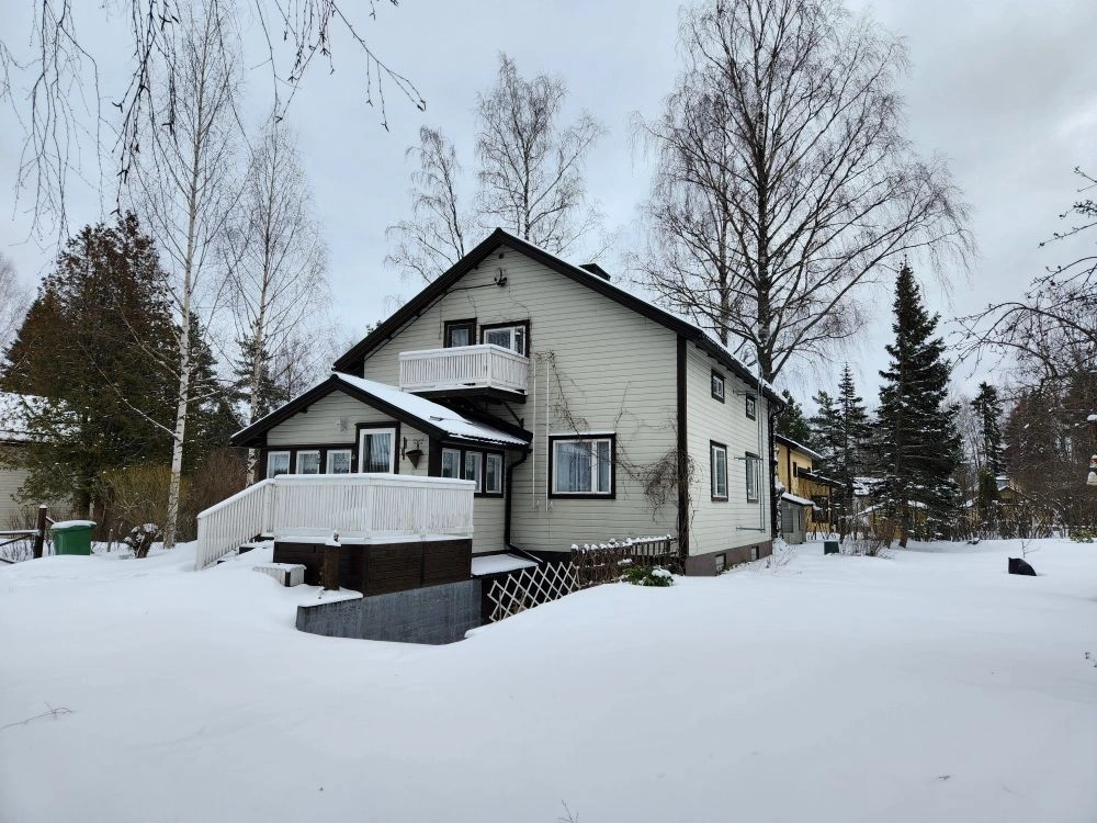 芬兰伊马特拉湖畔 3+1 房屋