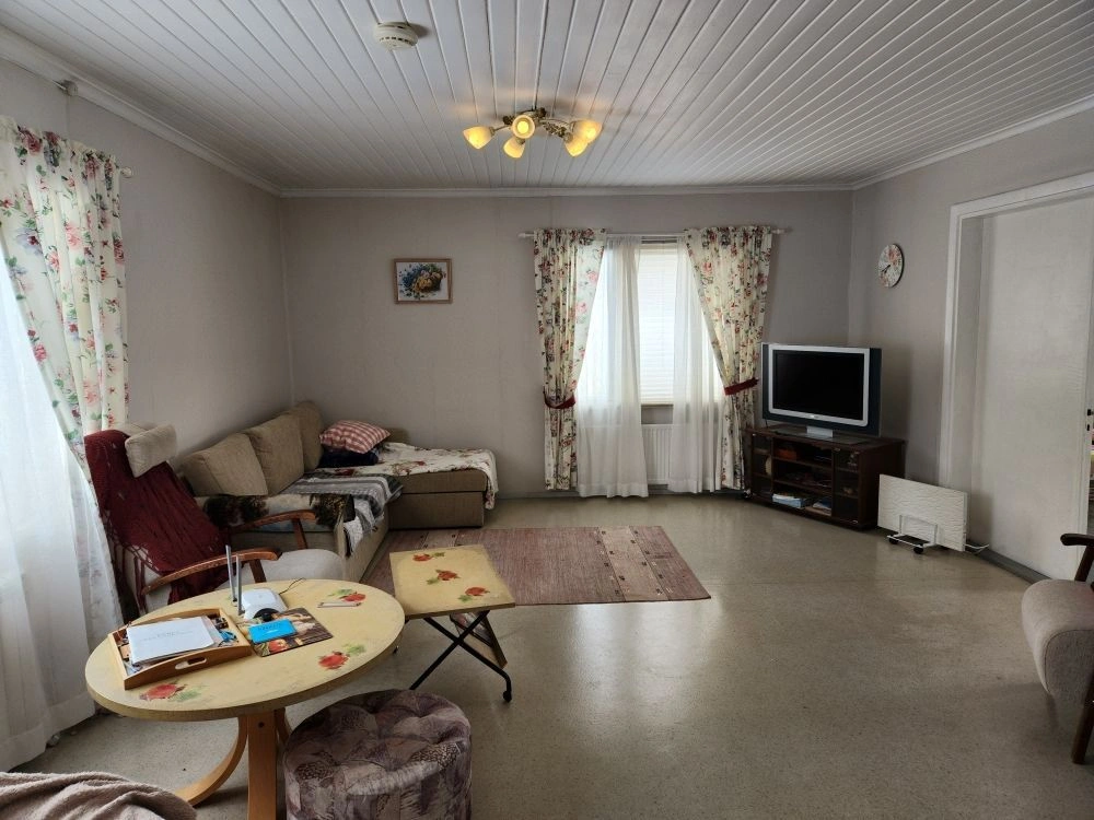 芬兰伊马特拉湖畔 3+1 房屋