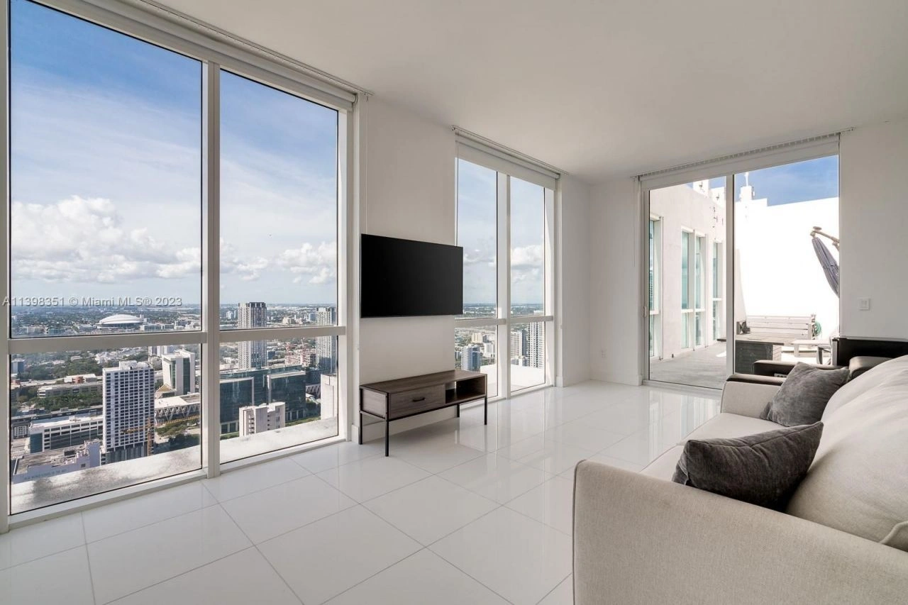 米国マイアミのパノラマオーシャンビュー付きペントハウス