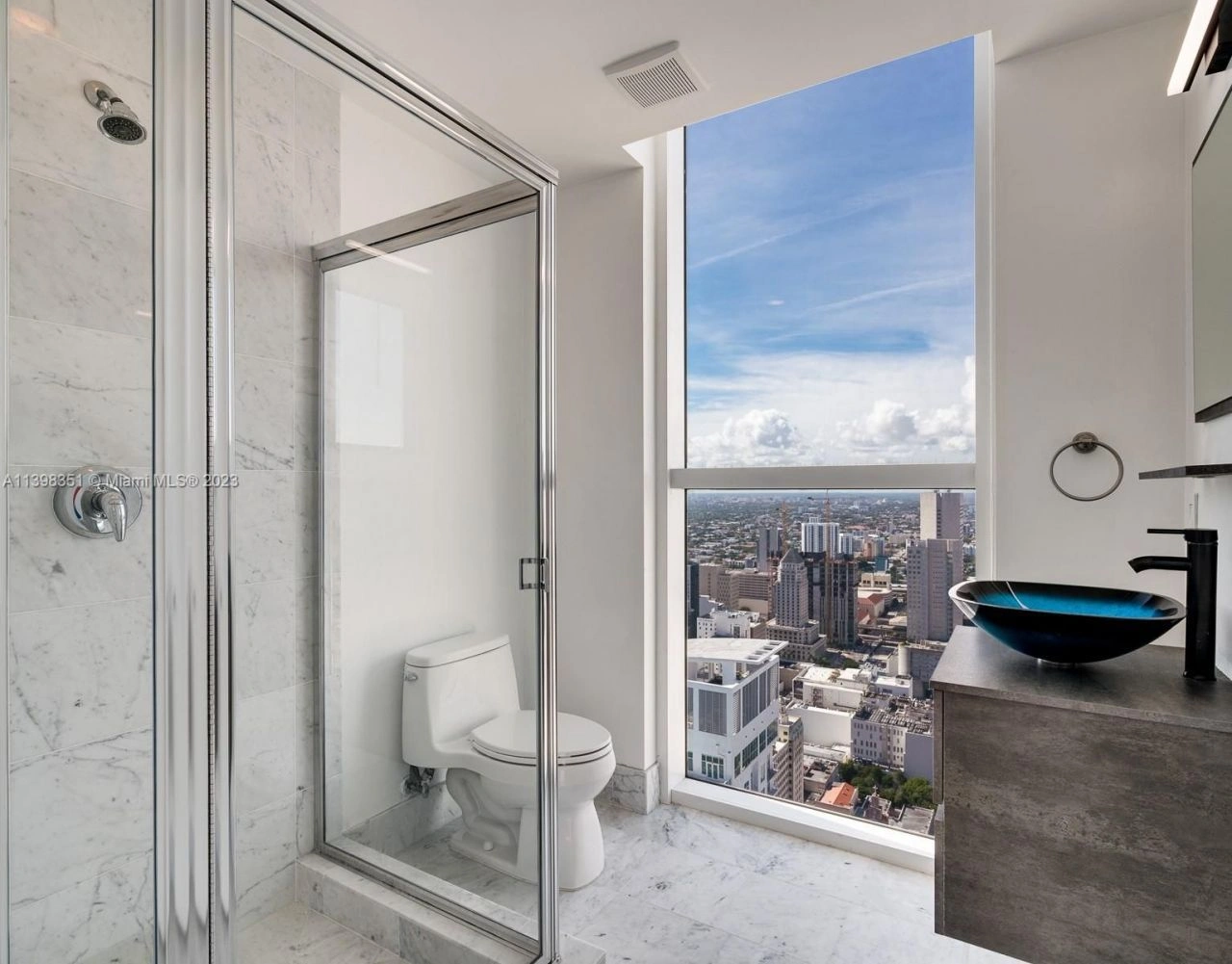 米国マイアミのパノラマオーシャンビュー付きペントハウス