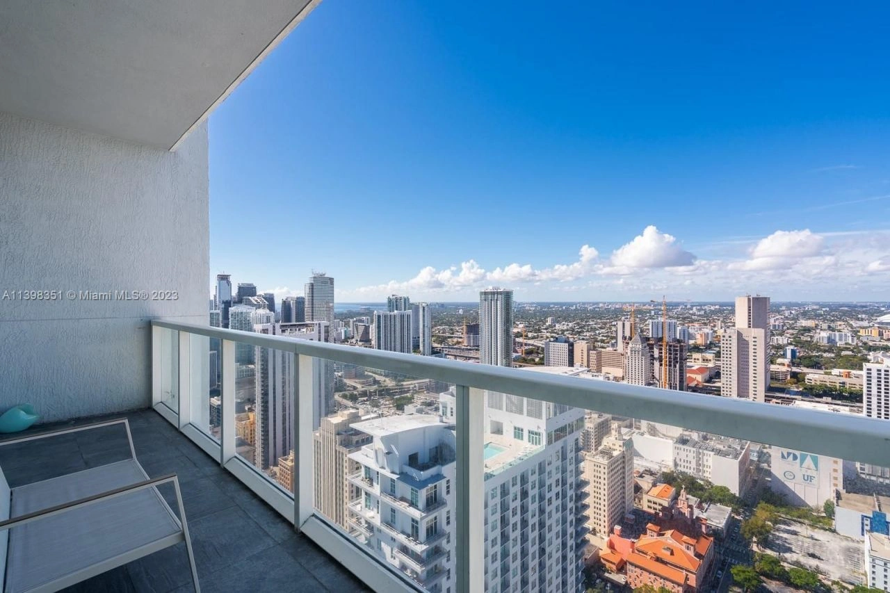 米国マイアミのパノラマオーシャンビュー付きペントハウス