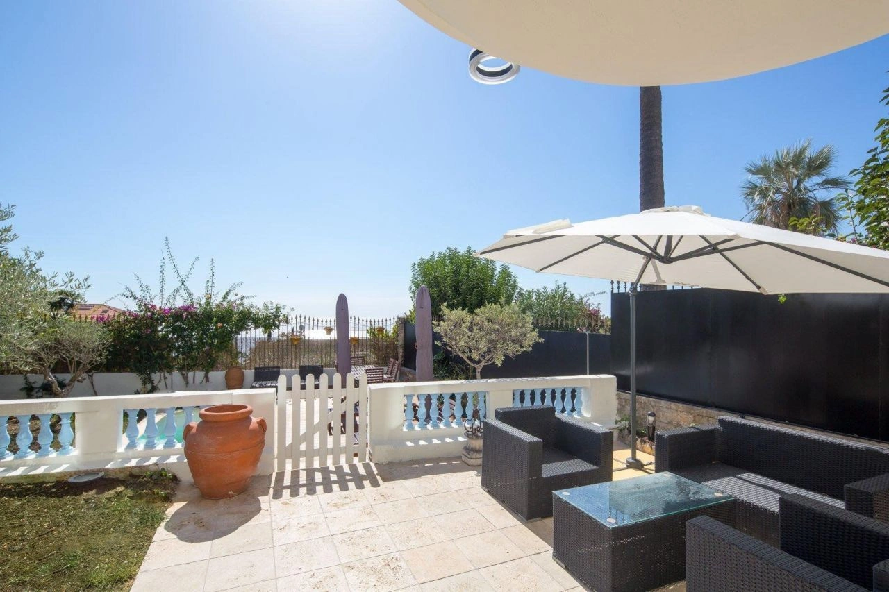 Villa with landscaped garden and swimming pool in the prestigious Mont Boron area, France