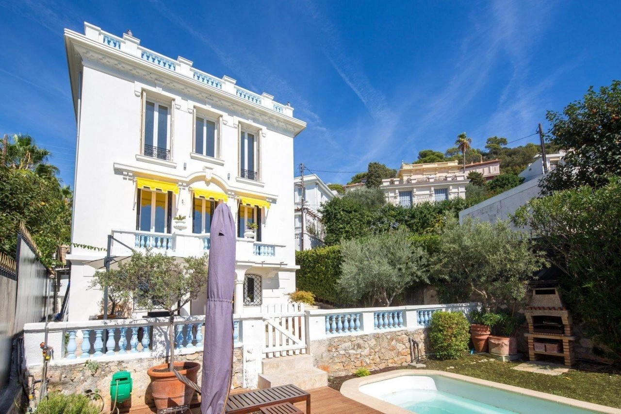 Villa with landscaped garden and swimming pool in the prestigious Mont Boron area, France