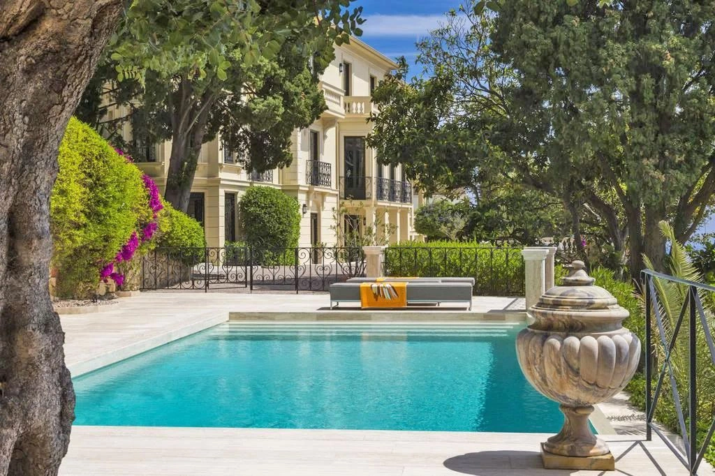 ویلا در روکیبرون-کاپ-مارتن، فرانسه، 700 متر مربع