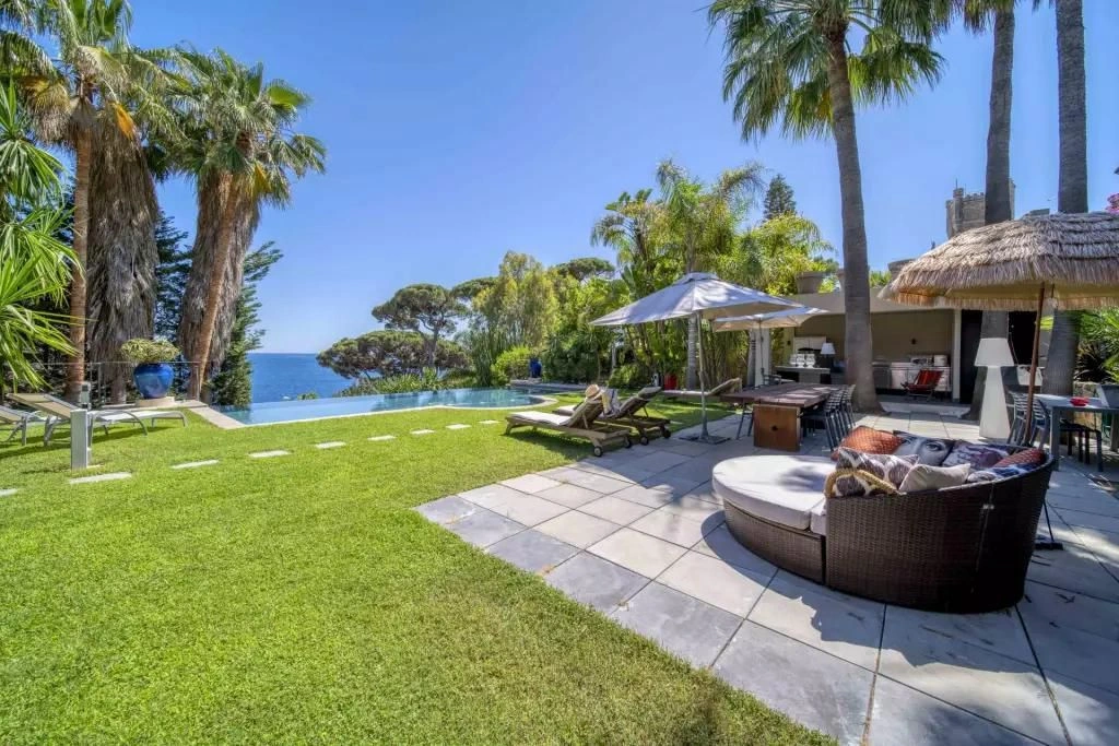 Villa 5+1 en la zona La California de Cannes, Francia