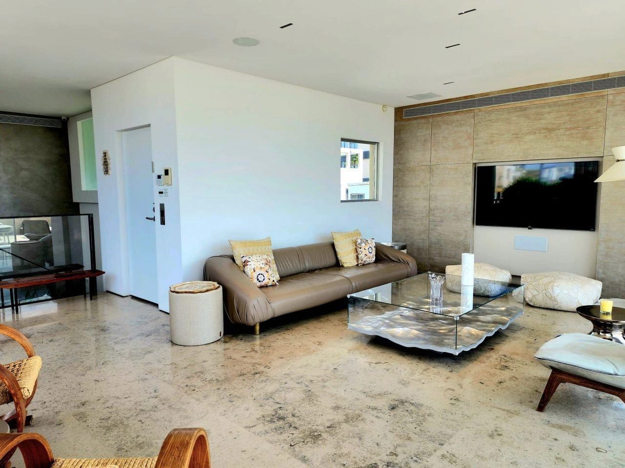 Penthouse on a quiet street with sea view in Tel Aviv, Israel