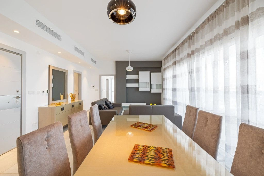 Luxuriöse Wohnung 238 m2