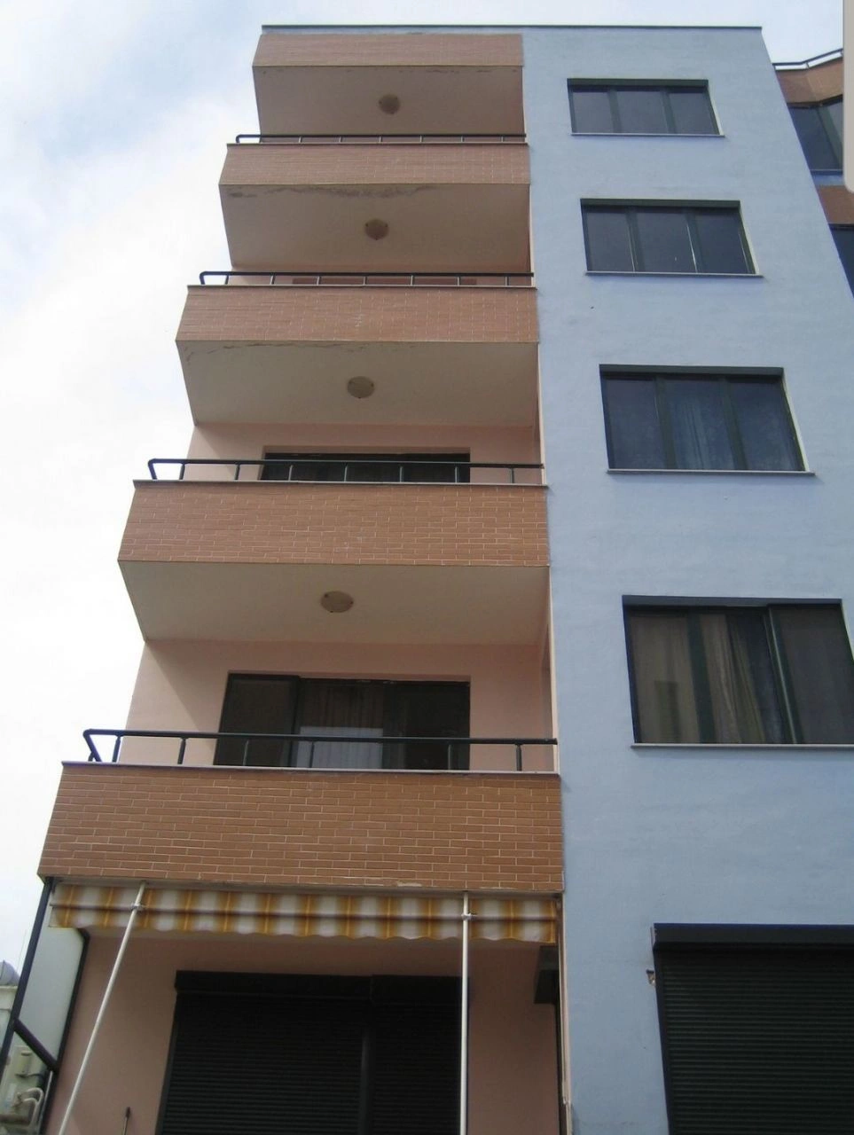 दुर्जे, अल्बानिया में समुद्र के पास आकर्षक 1+1 अपार्टमेंट