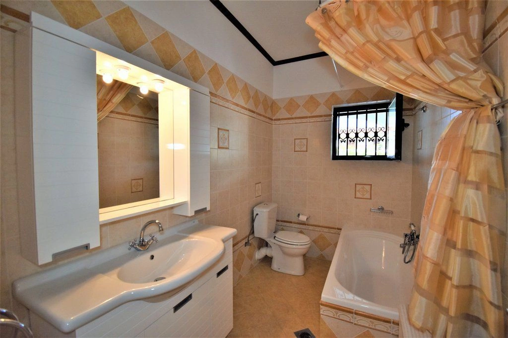 Mansion 300 m2 in Vrahati