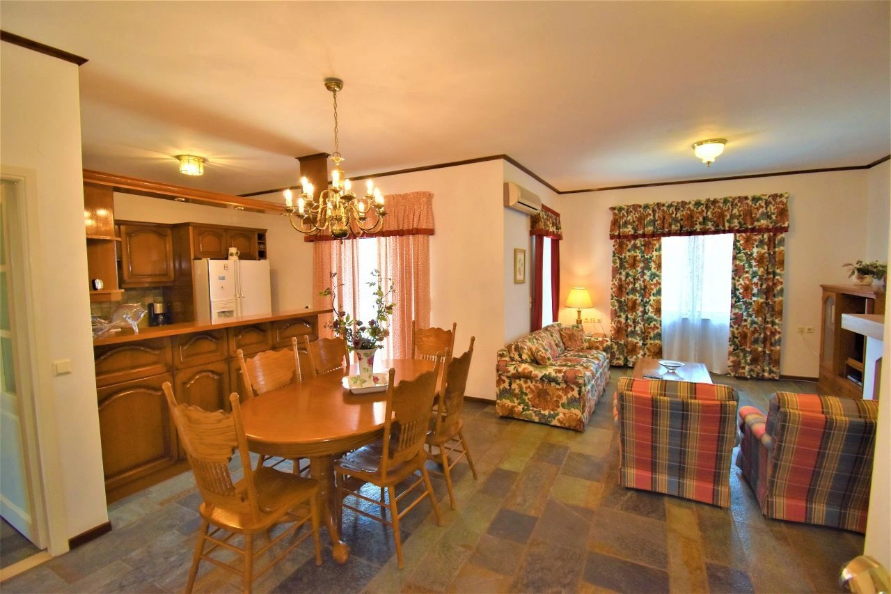 Mansion 300 m2 in Vrahati