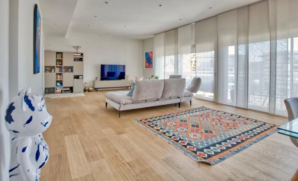 شقة مشطبة في تل أبيب على بعد مسافة قريبة من البحر، إسرائيل