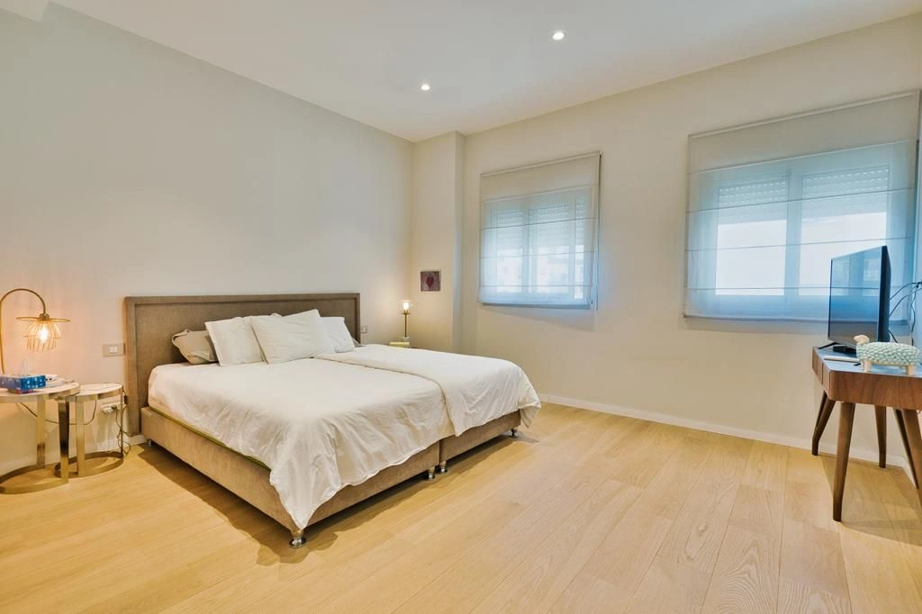 شقة مشطبة في تل أبيب على بعد مسافة قريبة من البحر، إسرائيل