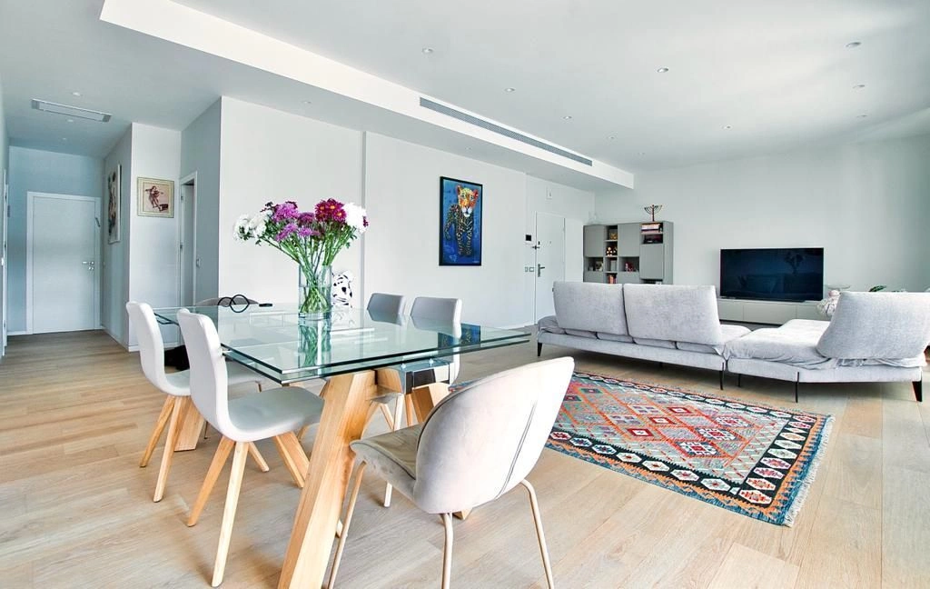 شقة مشطبة في تل أبيب على بعد مسافة قريبة من البحر، إسرائيل