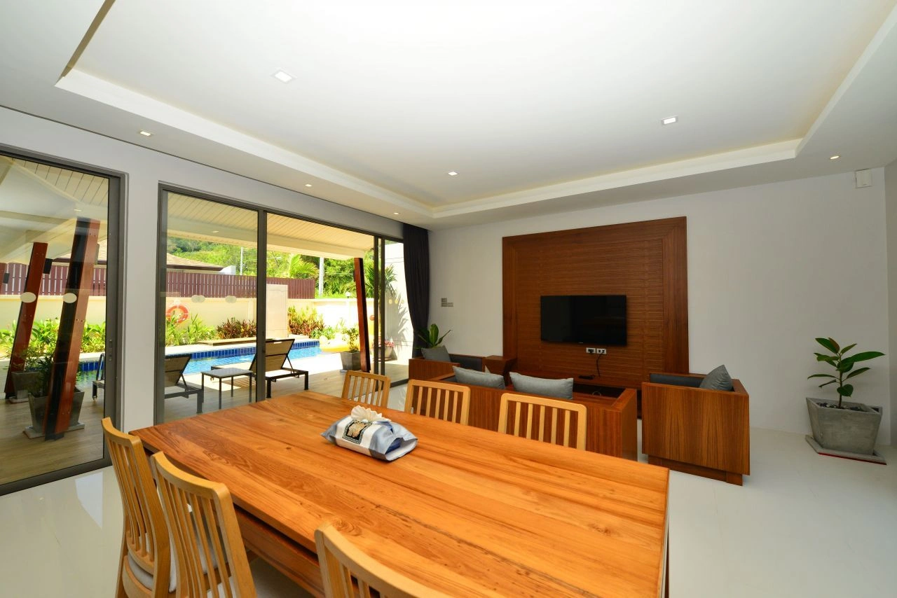 Villa 237 m2 surrounded by greenery on the island of Phuket