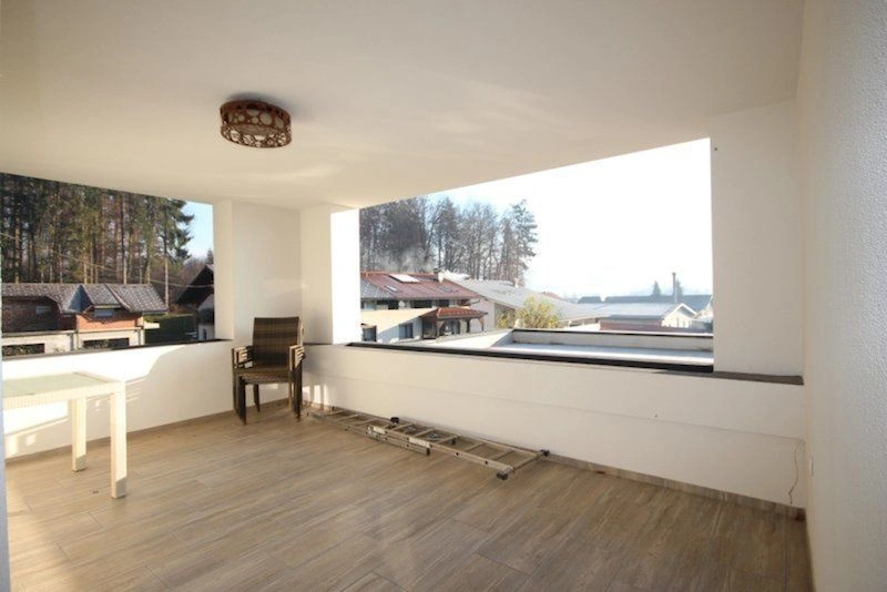 Half of a three-story house 5+1