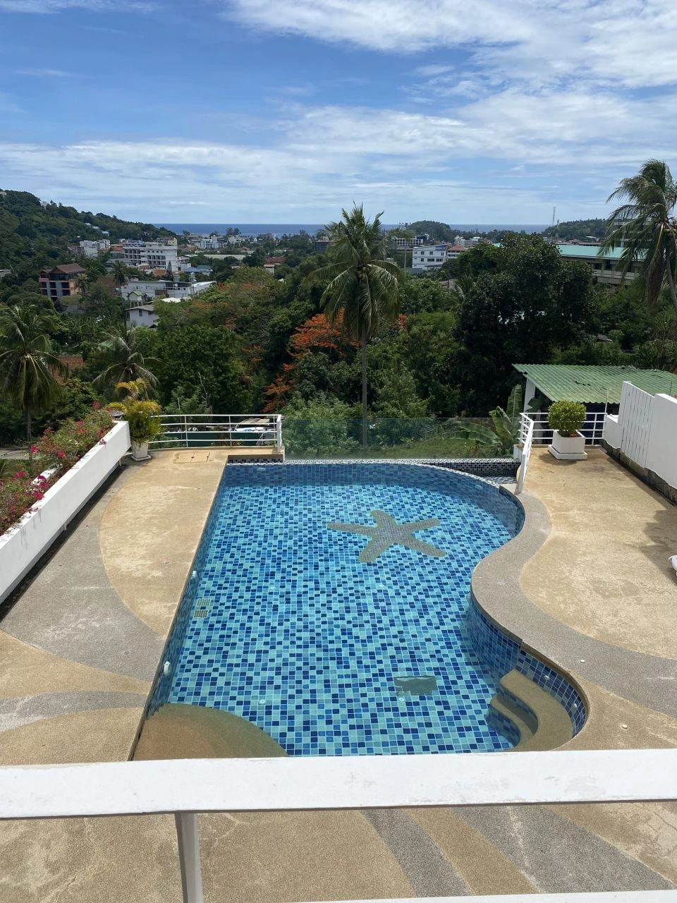 थाईलैंड के फुकेट के काटा बीच के पास अपार्टमेंट 2+1