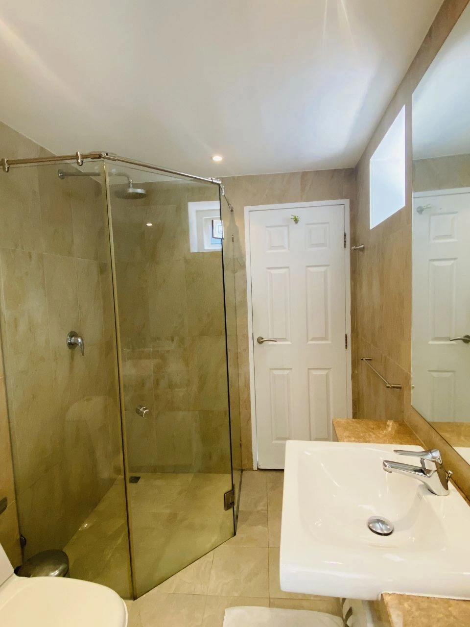 थाईलैंड के फुकेट के काटा बीच के पास अपार्टमेंट 2+1