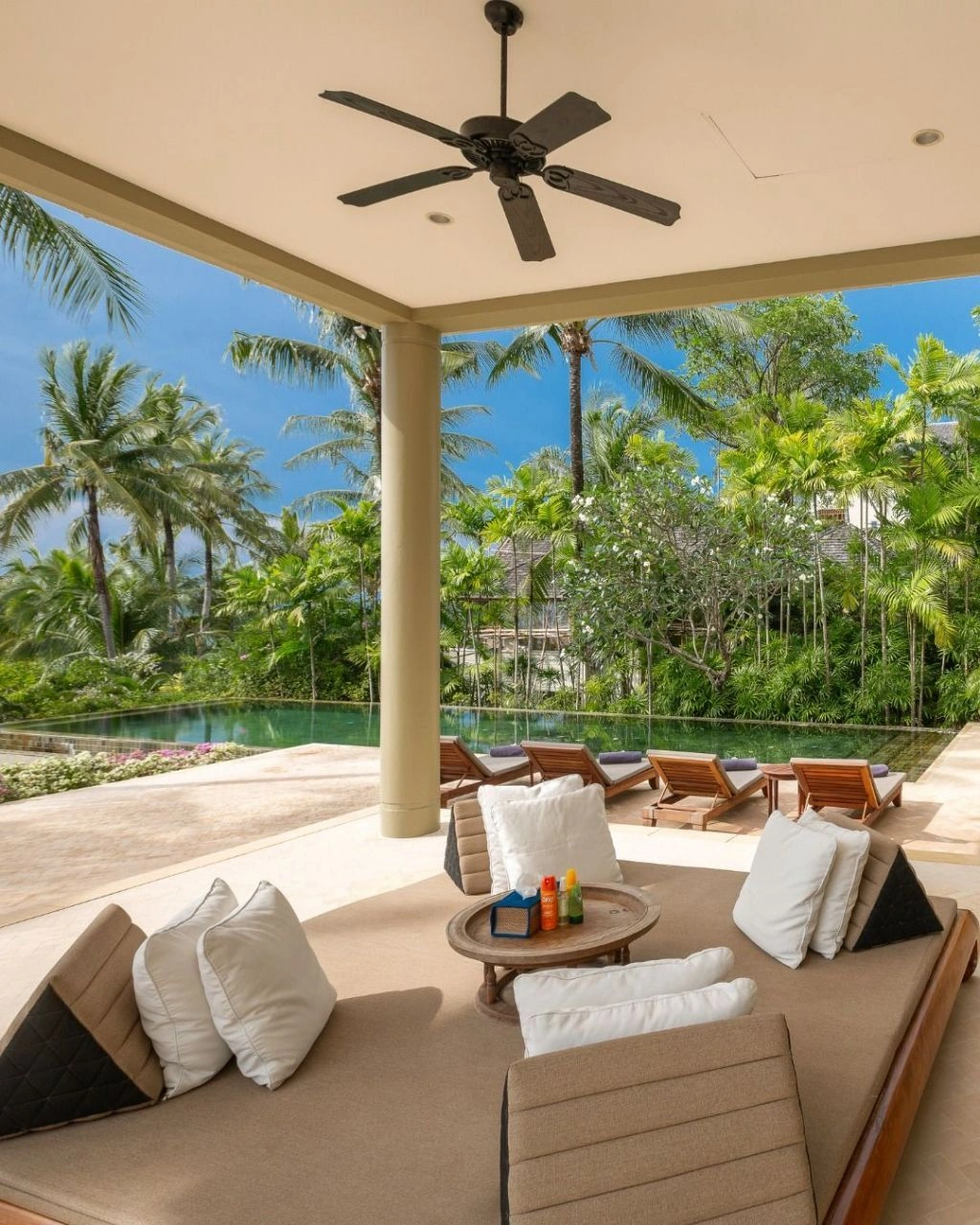 Luxury villa 836 m2 on Nai Thon Beach