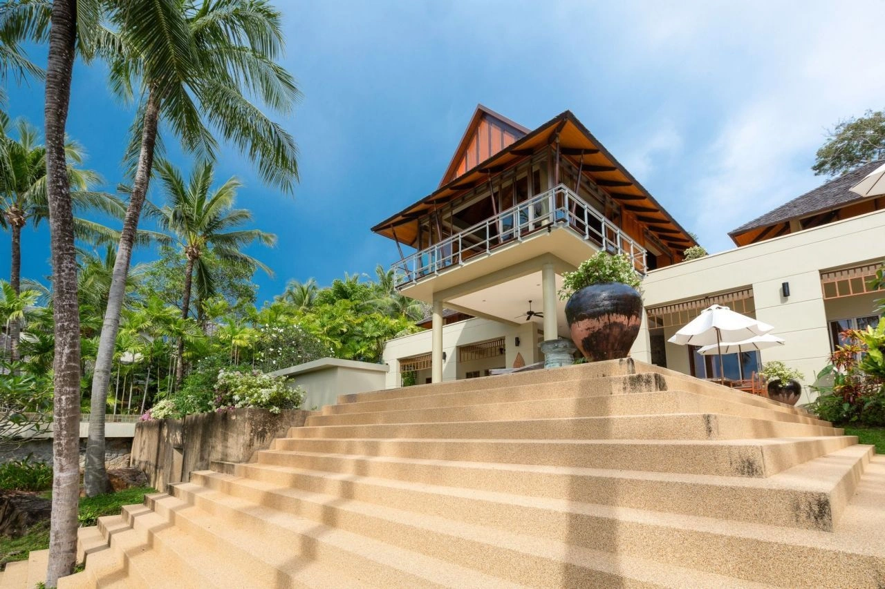 Luxury villa 836 m2 on Nai Thon Beach