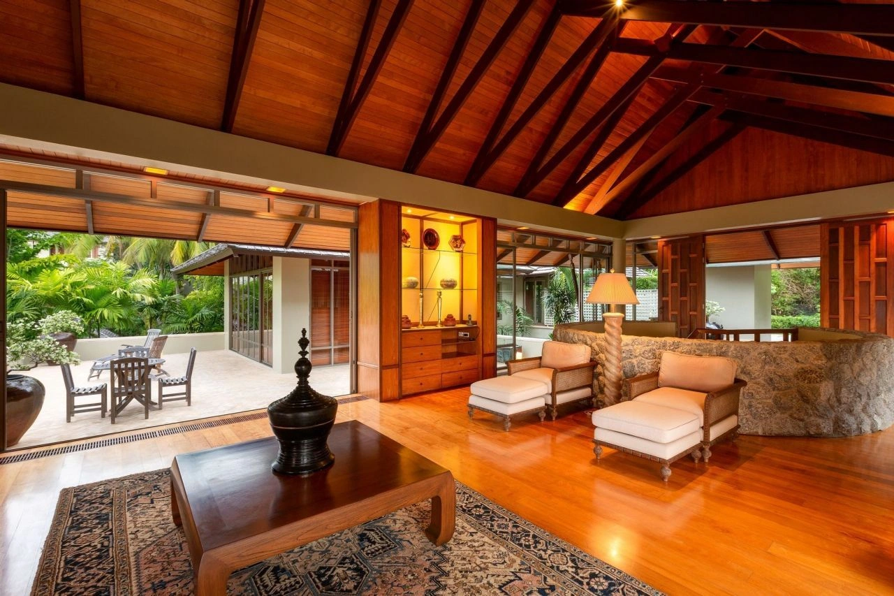 Luxury villa 836 m2 on Nai Thon Beach